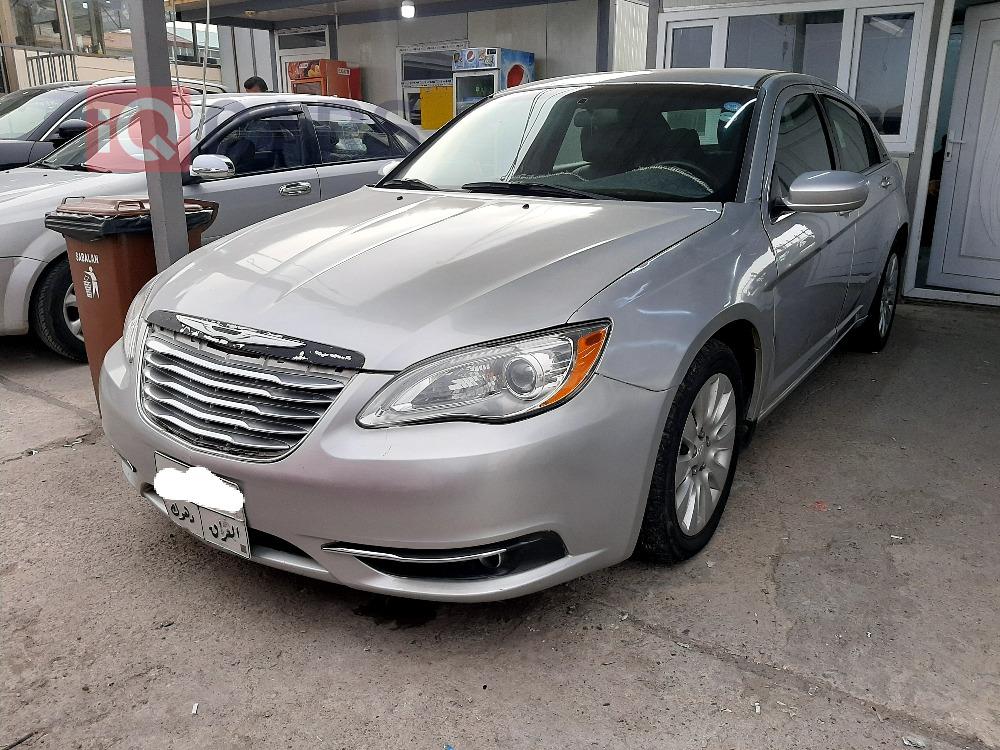 Chrysler 200
